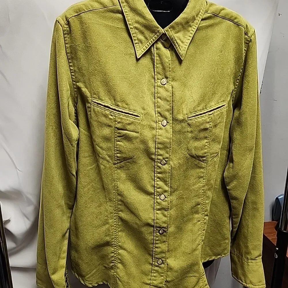 Columbia XCO Pistachio Green Faux Suede Pearl Snap Long Sleeve Shirt Women's M